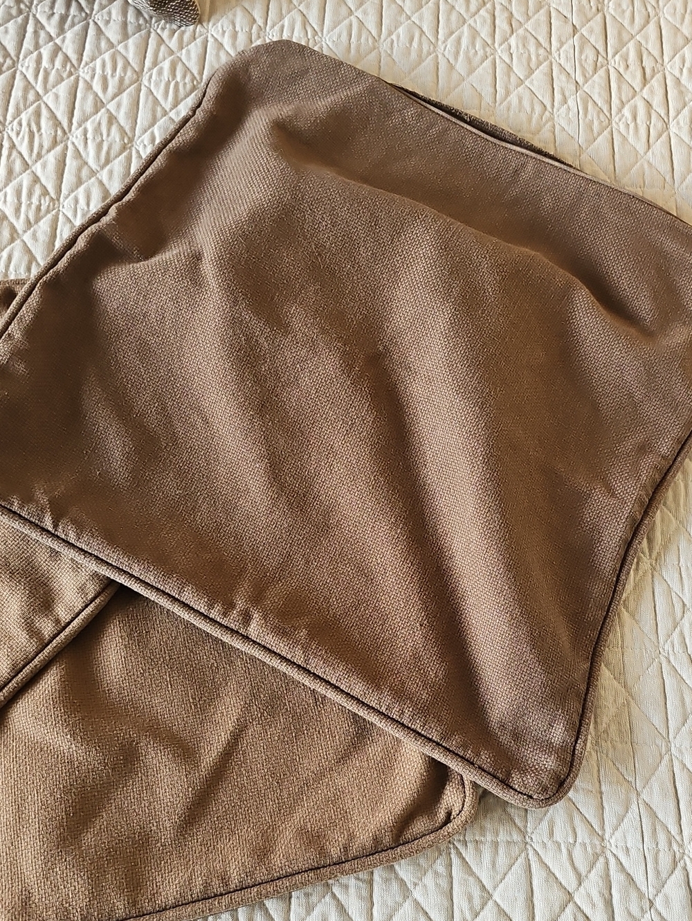 4 Pottery Barn Pillow Covers 2 Shades Of Brown 18 X 18 - Picture 3 of 6